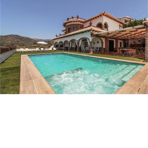 Awesome Home In Malaga With 5 Bedrooms, Jacuzzi And Wifi