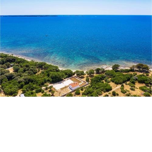 Awesome home in Peroj with WiFi and 2 Bedrooms