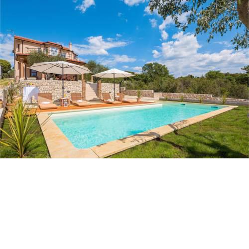 Awesome home in Sibenik w/ Outdoor swimming pool and 4 Bedrooms
