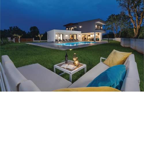 Awesome home in Sivati w/ Outdoor swimming pool, WiFi and 3 Bedrooms