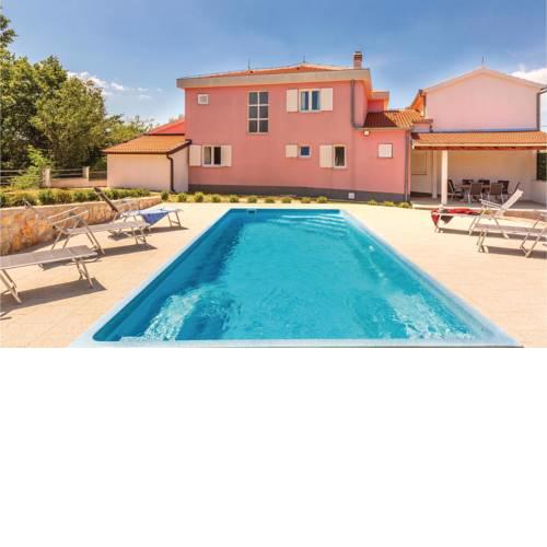 Awesome home in Studenci w/ WiFi, Outdoor swimming pool and 4 Bedrooms