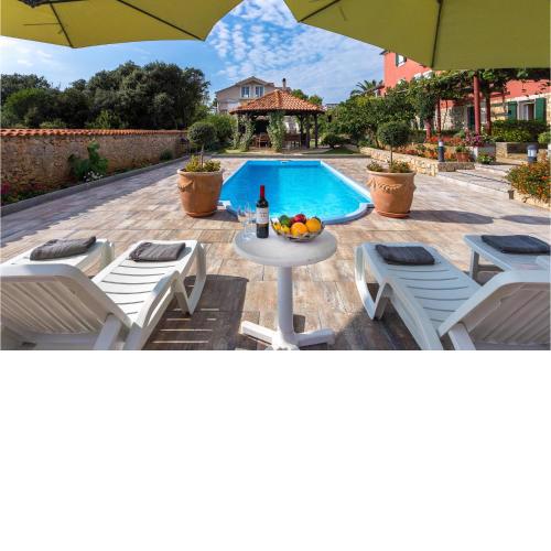 Awesome home in Ugljan with Outdoor swimming pool, WiFi and 8 Bedrooms