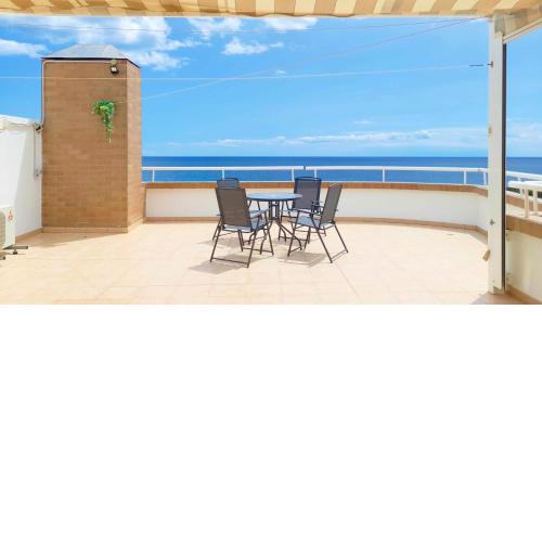 Ayf frontal al marterraza de 40m y 3 habitaciones
