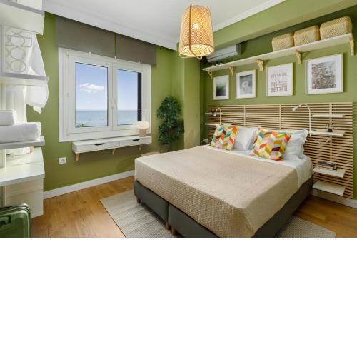 Azure Breeze - Coastal Chic Getaway by the Sea
