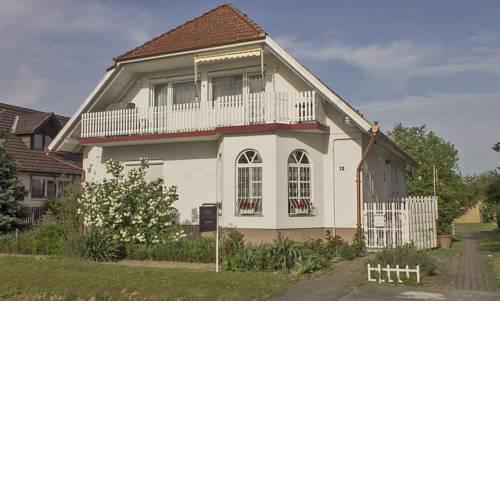 B12 Apartment