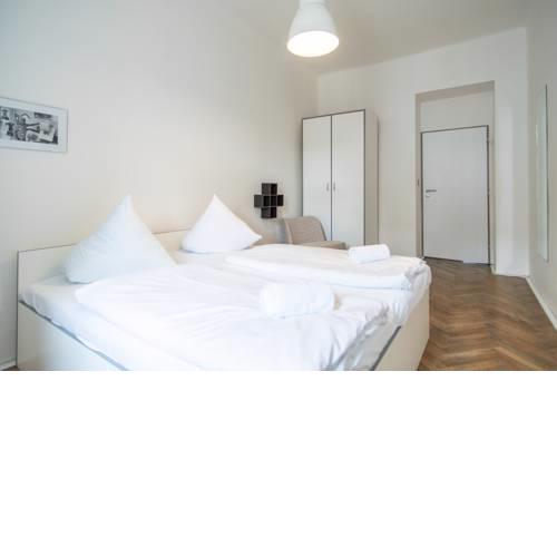 Backpackers ideal apartment with four bedrooms near the centre by easyBNB