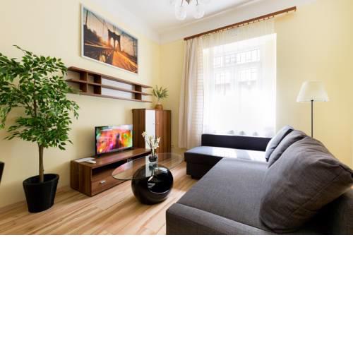 Bajcsy 3 -Deák next to Basilica 2 Bedrooms +Living with AC