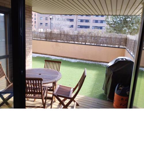 Bajo 3 habitaciones con gran terraza