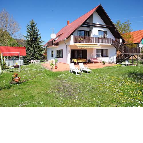 Balatonlelle Villa Sleeps 12 WiFi