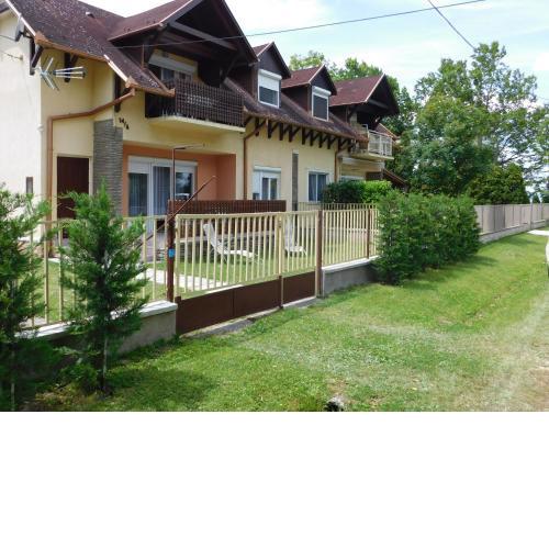 Balatonpart-lak