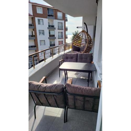 Balkonlu Lüks Eşyalı Aile Evi