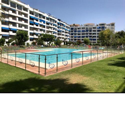 Banus Center Parking and Pool
