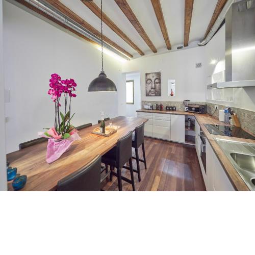 Barcelonaforrent Alessandra Central Ramblas Apartment