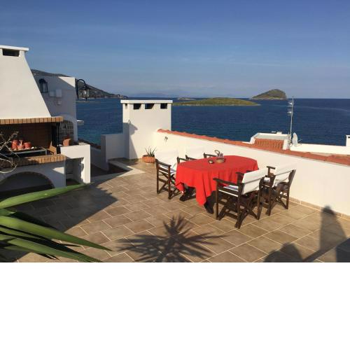 Bay watch Apartment close to the airport at PORTO RAFTI