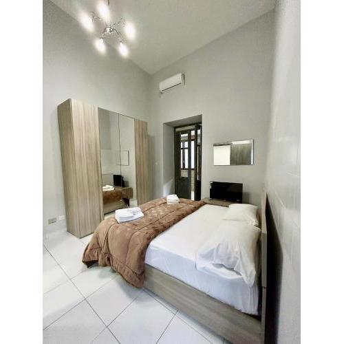 B&B VALENTINO NAPOLI