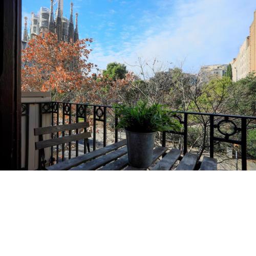 BBarcelona Sagrada Familia Garden Apartment