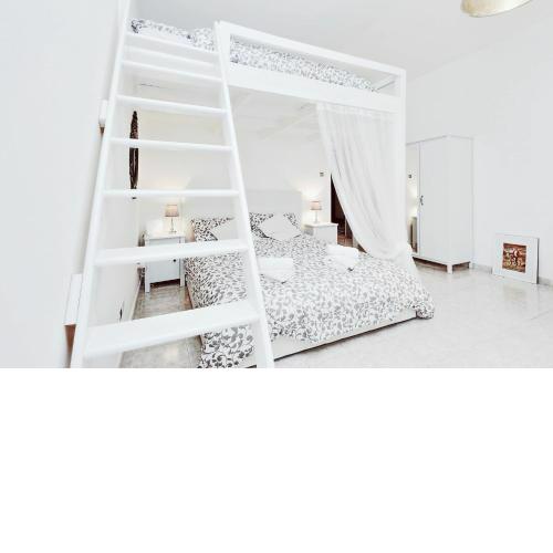 BBHOME Trastevere station white chic apartment