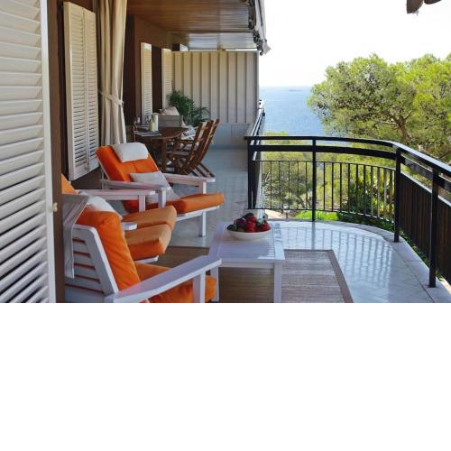 Beach apartment overseeing the sea