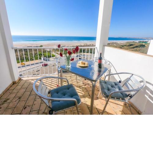 Beach-apartment with terrace and 180º sea view Barabara F