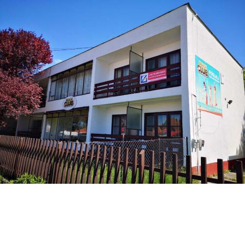Beach Club Panzió és Camping