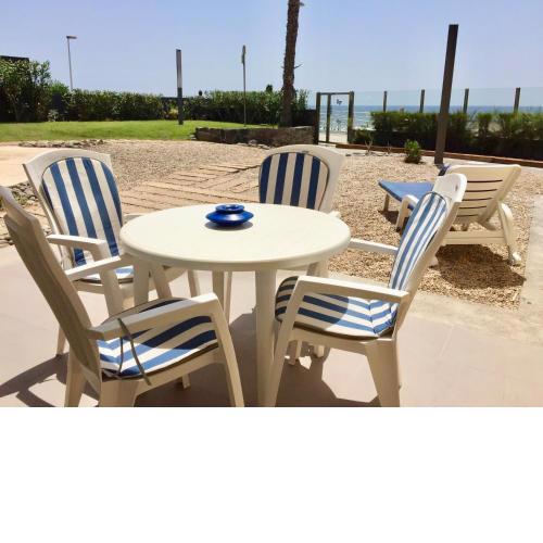 Beach front Apartment Los Papagayos