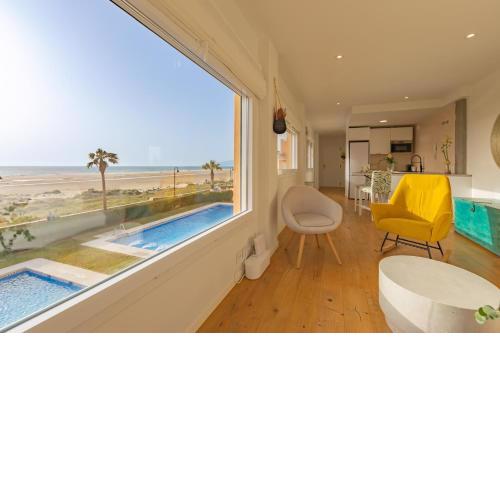 Beach front, Pool, Sea view, Garage & WIFI