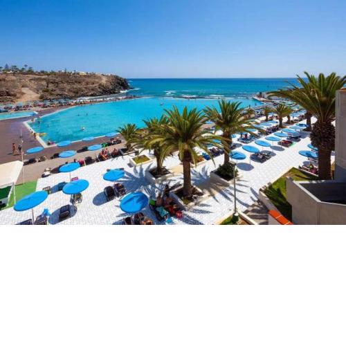 Beach-front Tenerife Sth sea and pool view