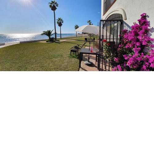 Beach house with direct access to Calahonda Beach and open sea views CS183
