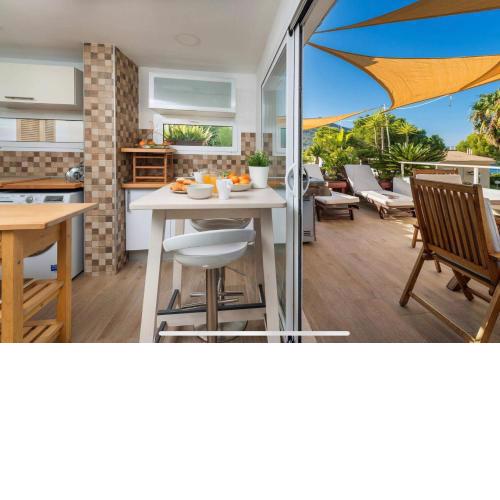 Beach Inn Deluxe Apartment