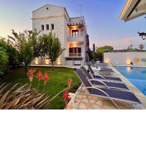 Beach Villa Heart House with private pool