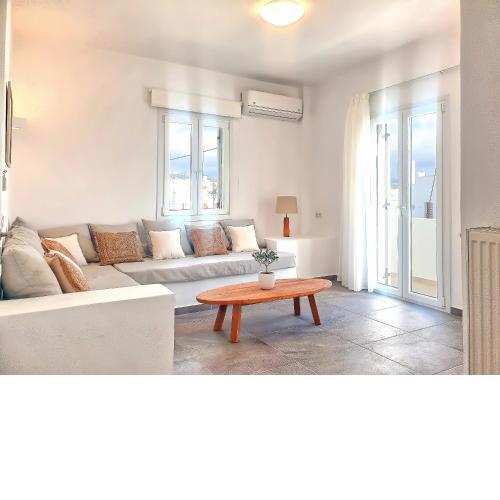 Beach Walking Distance Spacious apartment with Balcony - Esencia Naxian Suites