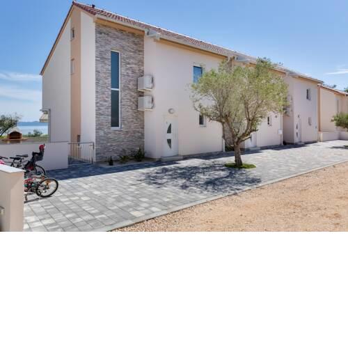 Beachfront 3 bedroom villa with jacuzzy SGA1