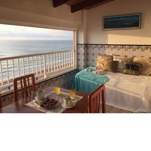 Beachfront and Bright Apartment