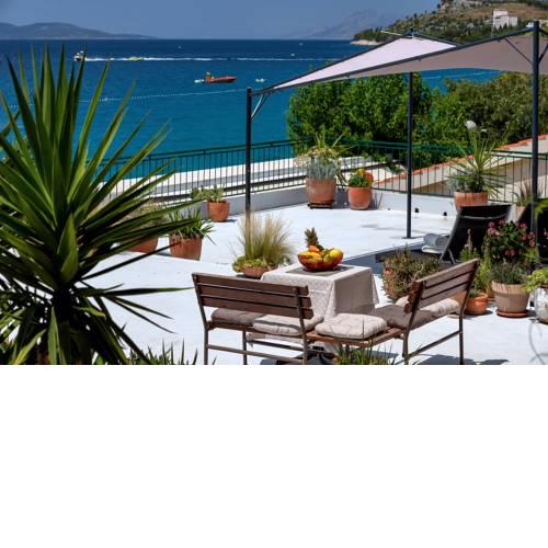 Beachfront Apartman NIVES