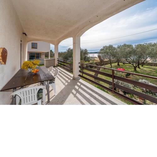 Beachfront apartment Lostura