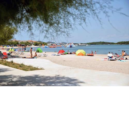 Beachfront apartment Sabuni