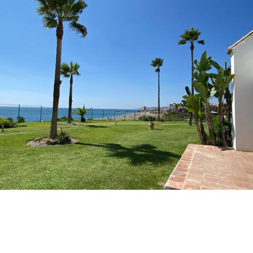 Beachfront Apartment with Direct Beach Access