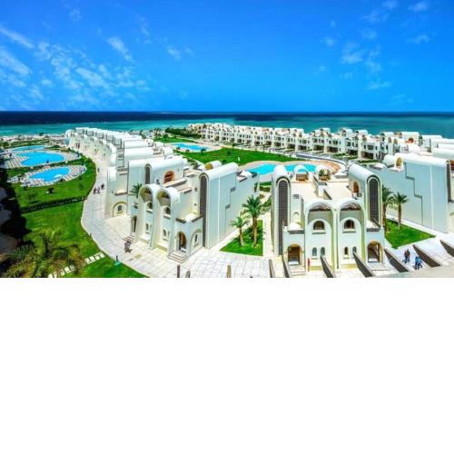 Beachfront in 5 star hotel with reef Hurghada