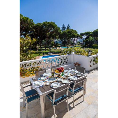 Beachfront Luxury Appartment, Playas del Duque, Puerto Banus, Marbella