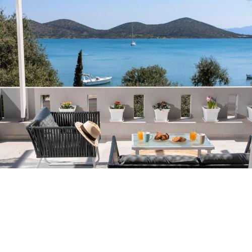 Beachfront luxury villa with Stunning views with parking