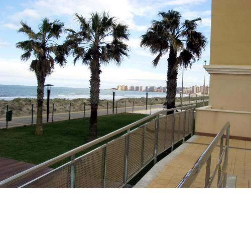 Beachfront penthouse in Residencial Dos Mares