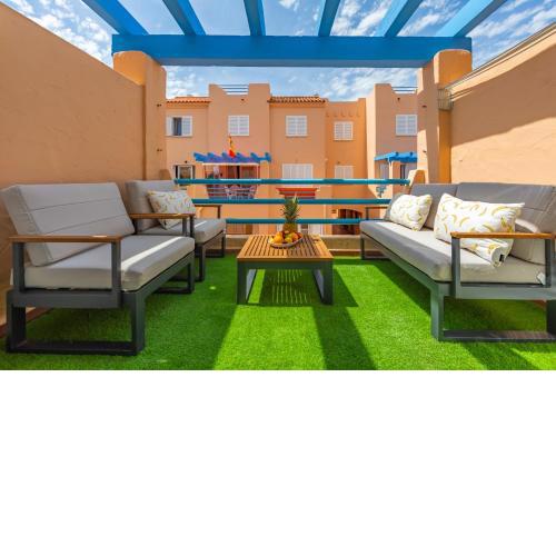 Beachfront, pool, terrace, garage & fibre internet