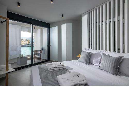 Beachfront Salty Sea Luxury Suite 1