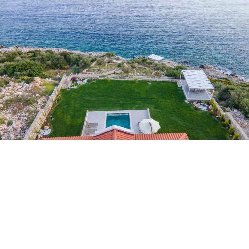 BEACHFRONT SARI VILLA WİTH PRIVATE SWIMMING POOL