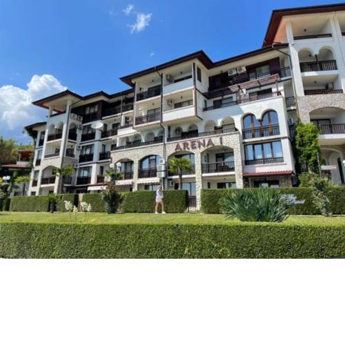 Beachfront Studio Apartment in Marina Dinevi