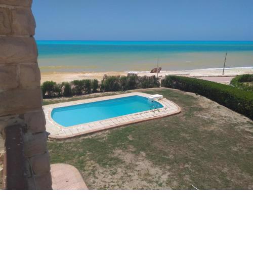 Beachfront Villa in Marina
