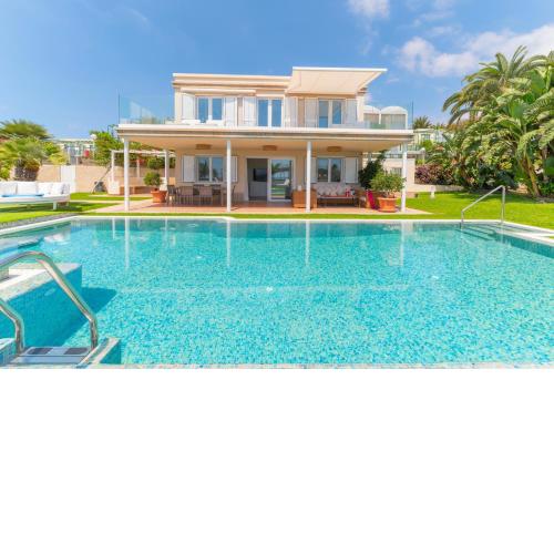 Beachfront Villa Lily with Private Pool by I N Z U L A E