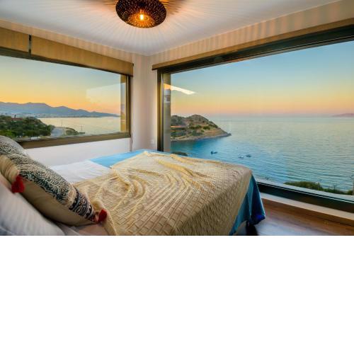Beachfront Villa Phi φ