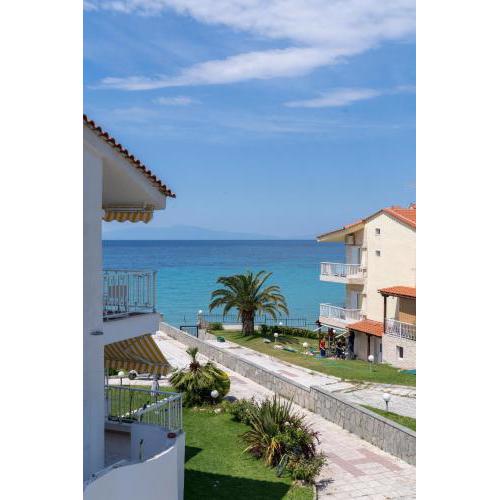 Beachfront White Rose Maisonette