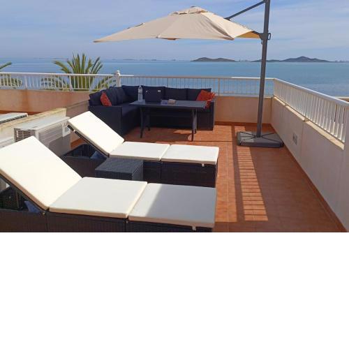 Beachhouse, Beautiful space, beautiful sea view, on the beach